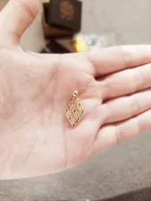 تجریه خرید آویز گردنبند طلا 18 عیار زنانه طلای مستجابی مدل  لوزی آوا کد 07