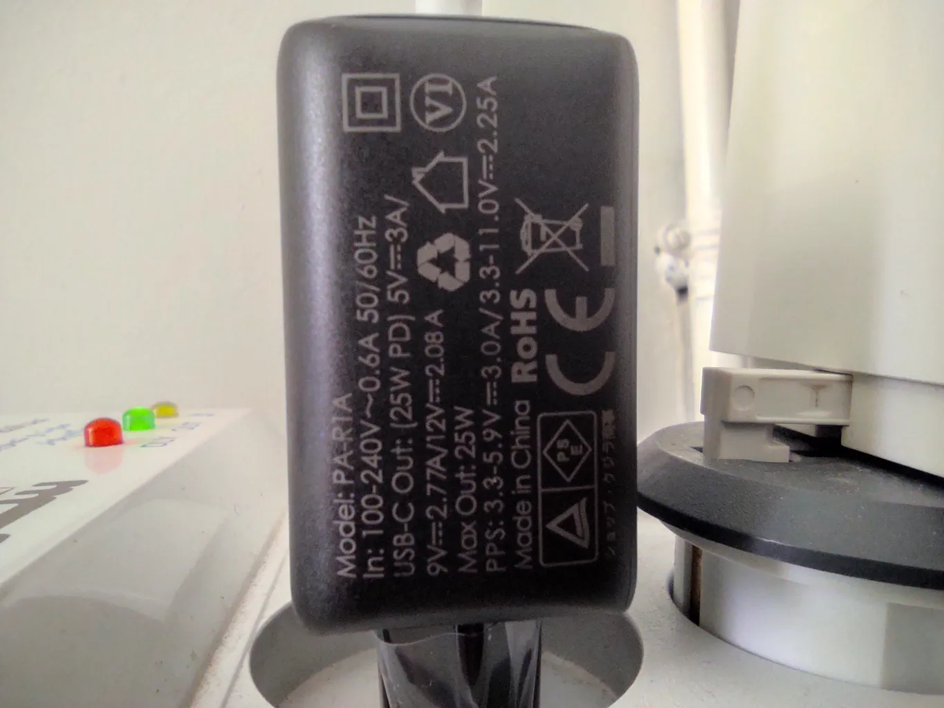 شارژر دیواری 25 وات آکی مدل PA-R1A