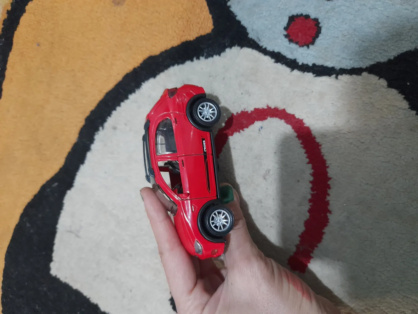 ماشین بازی مدل فلزی موزیکال کوییک R دورنگ