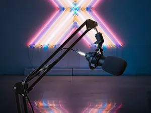 تجریه خرید میکروفن کندانسر مدل Live Broadcast Equipment همراه با پایه تلسکوپی