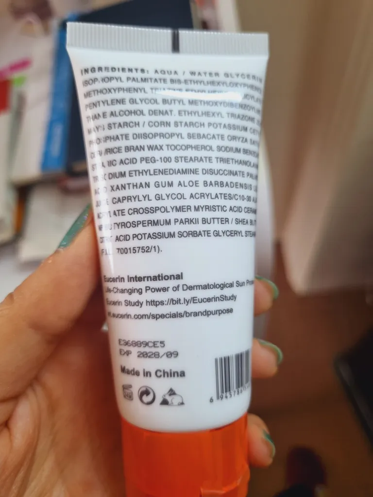 کرم ضد آفتاب بی رنگ اوسرین +SPF50 مدل Sensitive Protect مناسب پوست های حساس حجم 50 میلی لیتر