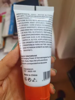 کرم ضد آفتاب بی رنگ اوسرین +SPF50 مدل Sensitive Protect مناسب پوست های حساس حجم 50 میلی لیتر