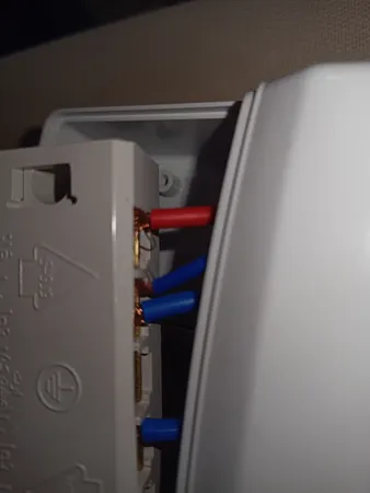 محافظ ولتاژ پارت الکتریک مدل 5137