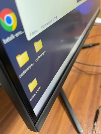 مانيتور گیمینگ 27 اینچ جی پلاس مدل GGM-L277FN، رزولوشن FullHD، پنل IPS، نرخ بروزرسانی 144 هرتز، با نسبت تصویر 16:9، دارای پورت HDMI و DisplayPort و USB و خروجی هدفون