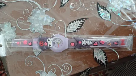 ساعت مچی عقربه ای بچگانه مدل بند سیلیکونی طرح کُرومی گربه خفاشی