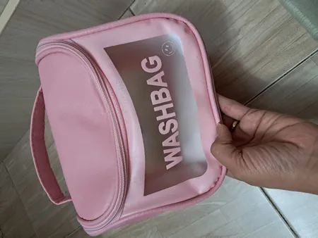 کیف لوازم آرایش زنانه واش بگ طرح چمدان ضد آب مدل BUYOT-149