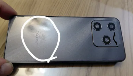 گوشی موبایل هانوفر مدل 15Pro دو سیم کارت ظرفیت 32 مگابایت و رم 32 مگابایت