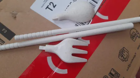 ظرف غذا مدل 750 به همراه قاشق و چنگال