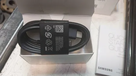 شارژر فندکی سامسونگ مدل EP-L5300XBEGWW به همراه کابل تبدیل USB-C