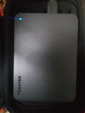 هارد اکسترنال توشیبا مدل Canvio Basics ظرفیت یک ترابایت دارای رابط USB Type-A 3.0