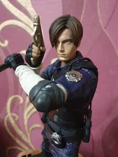 تجریه خرید اکشن فیگور مدل Leon s. Kennedy