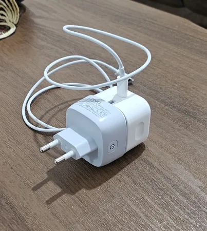 مبدل برق 3به2 هوشمند الدینیو مدل SCW1050