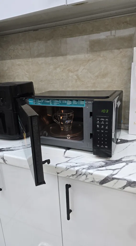 مایکروویو 20 لیتر هایسنس مدل H20MOBS15