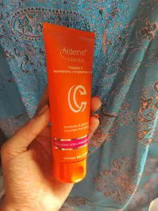 تجریه خرید کرم روشن کننده آردن سی فکتور مدل ویتامین C حجم 75 میلی لیتر