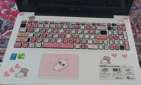 استیکر لپ تاپ مدل cute cat 02 مناسب برای لپ تاپ 15 تا 17 اینچ به همراه برچسب حروف فارسی کیبورد