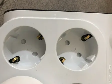 محافظ ولتاژ پارت الکتریک مدل PE8791