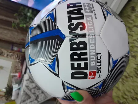 توپ فوتبال مدل بوندسلیگا دوخت ماشینی کد 2023