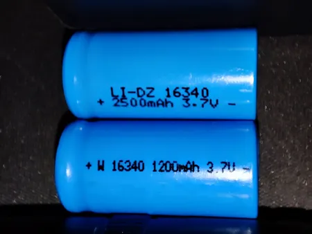 باتری لیتیوم یون قابل شارژ کد 16340 ظرفیت 1800 میلی آمپر ساعت