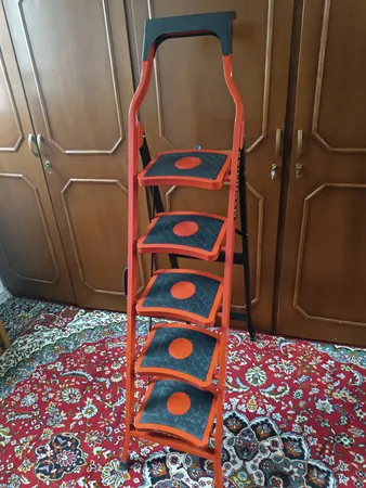 نردبان 5 پله ماندگار مدل سما