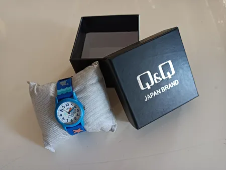 ساعت مچی عقربه ای پسرانه کیو اند کیو مدل vr99j009y