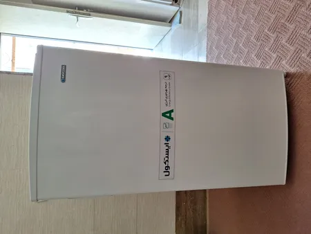 یخچال فریزر 9 فوت ایستکول مدل هتلی 2919، با ارتفاع 108، عمق 56 و پهنای 54 سانتی‌ متر، مصرف انرژی A، دارای 3 طبقه در یخچال و 1 طبقه در فریزر، دارای کندانسور مخفی