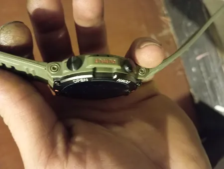 ساعت هوشمند مدل G͏9͏9͏ U͏ltra دارای کنترل موزیک، فشار خون، گام شمار، مکالمه بلوتوثی، پشتیبانی از زبان فارسی، قابلیت تغییر تصویر زمینه، بند سیلیکون