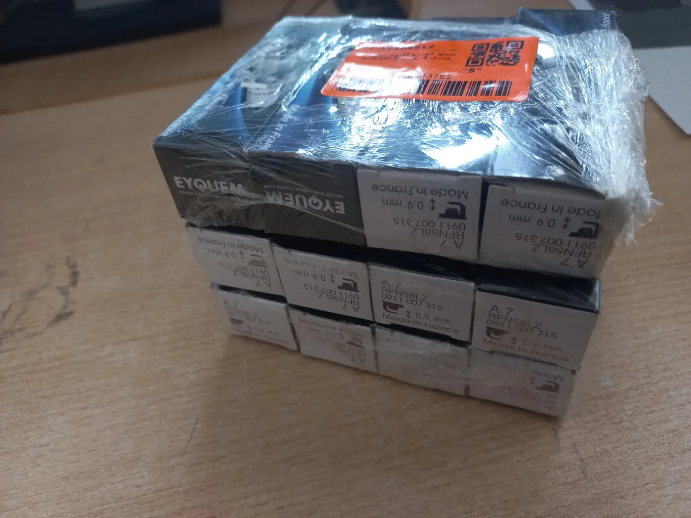 شمع خودرو اکیوم مدل RFN58LZ بسته 4 عددی