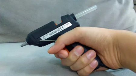 دستگاه چسب تفنگی جانسون مدل FL-138B به همراه یک عدد چسب حرارتی جانسون بصورت رایگان