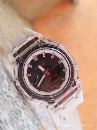 ساعت مچی عقربه ای مدل دو زمانه پمپی قاب شفاف کد w-m