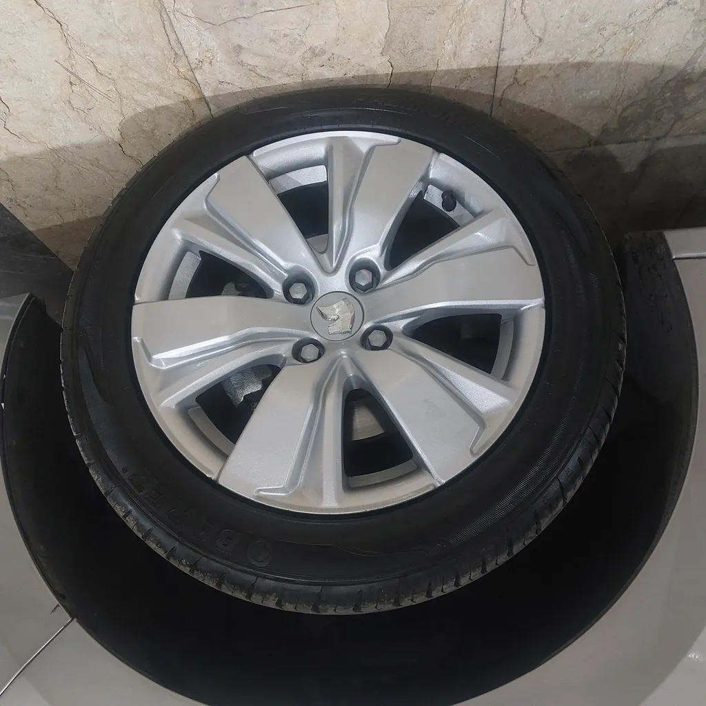 واکس لاستیک خودرو پونیک  مدل MM 110 حجم 4 لیتر