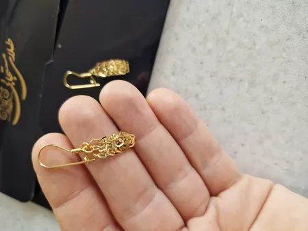 گوشواره طلا 18 عیار زنانه طلای مستجابی مدل لیزر کات کد 05