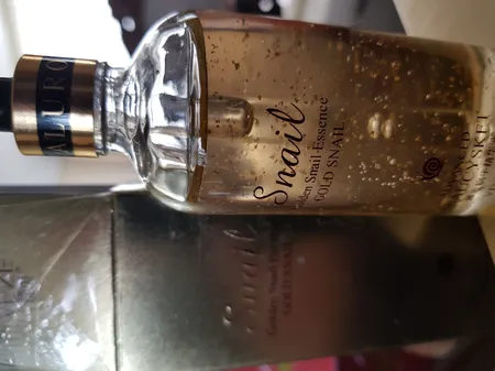 سرم پوست وزه مدل Golden Snail حجم 100 میلی لیتر