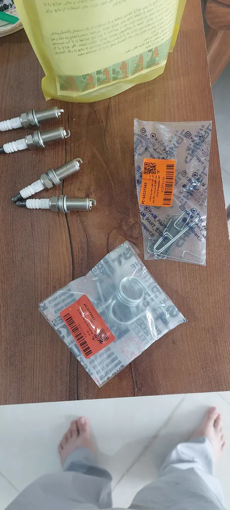 شمع خودرو اکیوم مدل تک پلاتین پایه بلند کد RFN58HZ بسته 4 عددی