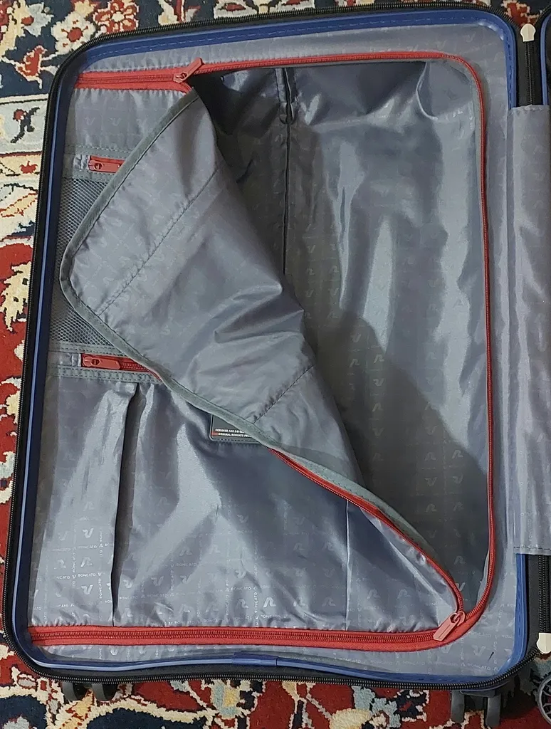 چمدان رونکاتو مدل VEGA کد 423432 سایز متوسط