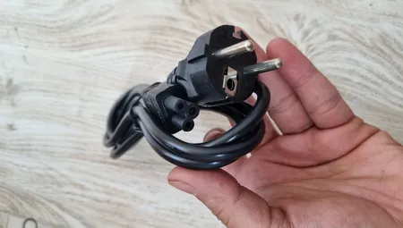 کابل برق سه پین آداپتور لپ تاپ به طول 1.5 متر