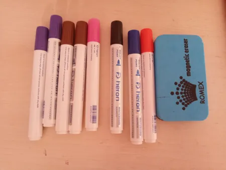 ماژیک وایت برد پلیکان مدل هرون به همراه تخته پاک کن بسته 8 عددی