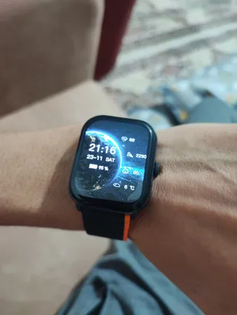 ساعت هوشمند گلوریمی مدل GS1 Pro 2024 دارای قابلیت های صفحه نمایش رنگی، صفحه نمایش لمسی، کنترل موسیقی (Music Player)، کنترل سطح اکسیژن خون، قابلیت مکالمه مستقیم، قابلیت مکالمه از طریق بلوتوث، پشتیبانی از زبان فارسی در منو و سیستم‌عامل بند سیلیکون