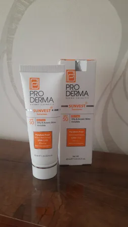 کرم ضدآفتاب فاقد چربی پرودرما مدل SPF50، حجم 40 میلی‌لیتر