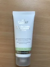 تجریه خرید كرم مرطوب كننده مناسب پوستهای چرب سینره حجم 65 میلی‌لیتر