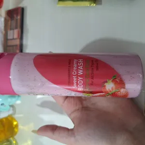 تجریه خرید شامپو بدن شون مدل Strawberry And Milk حجم 300 میلی لیتر