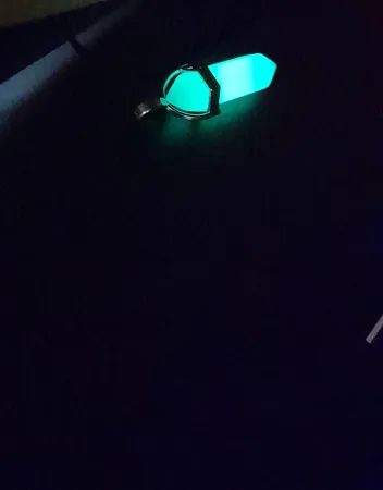 آویز گردنبند مدل سنگ منشوری