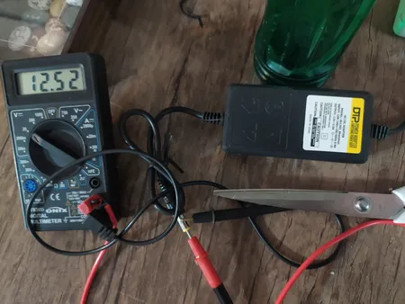 آداپتور 12 ولت 2 آمپر دی ای پی مدل dk1203_shenzhen