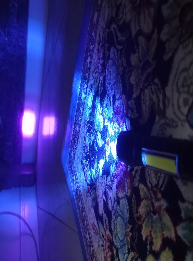 چراغ قوه دستی مدل UV filtering با نور بنفش