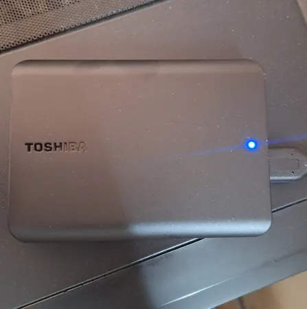 هارد اکسترنال توشیبا مدل Canvio Basics ظرفیت چهار ترابایت دارای رابط USB Type-A 3.0