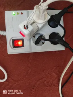 محافظ ولتاژ پارت الکتریک کد 940