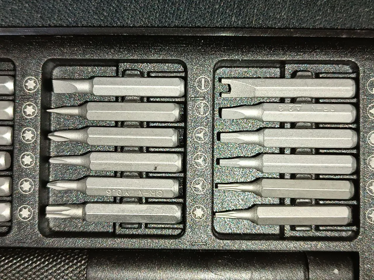 پیچ گوشتی و سری پیچ گوشتی اوکی مدل 001 مجموعه 25 عددی