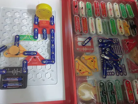 کیت آموزش الکترونیک مدارهای دکمه‌ای رباتیک دلهام  مدل آزمایشگاه برق