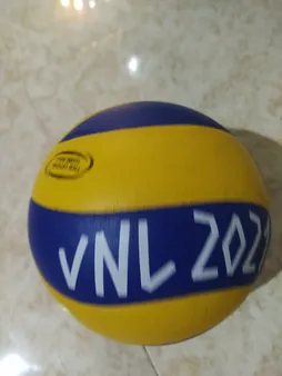 توپ والیبال چرمی بتا مدل MVA6000 سایز 5