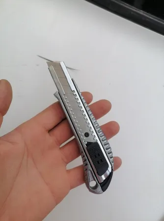 کاتر مدل D-10 به همراه 10عدد تیغه یدک