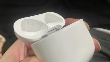 هدفون بلوتوثی اپل مدل AirPods 4 (نسخه دارای نویز کنسلینگ)